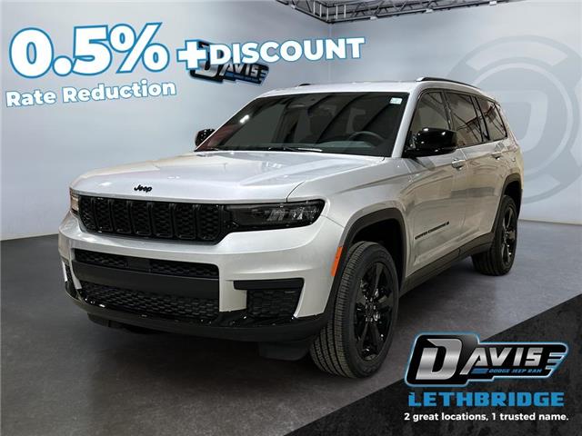 2025 Jeep Grand Cherokee L Laredo (Stk: 40794) in Lethbridge - Image 1 of 15