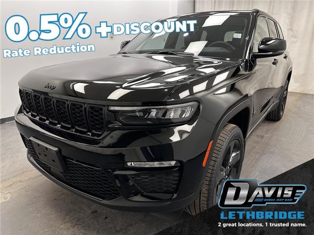 2025 Jeep Grand Cherokee Limited (Stk: 37365) in Lethbridge - Image 1 of 28