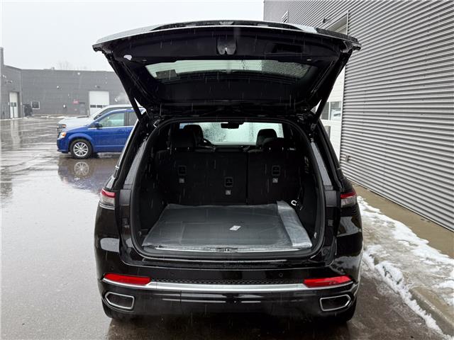2025 Jeep Grand Cherokee Summit (Stk: 25586D) in London - Image 6 of 28