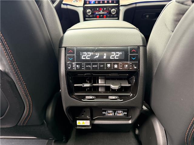 2025 Jeep Grand Cherokee Summit (Stk: 25586D) in London - Image 26 of 28