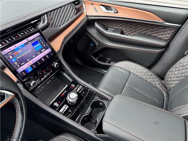 2025 Jeep Grand Cherokee Summit (Stk: 25586D) in London - Image 19 of 28