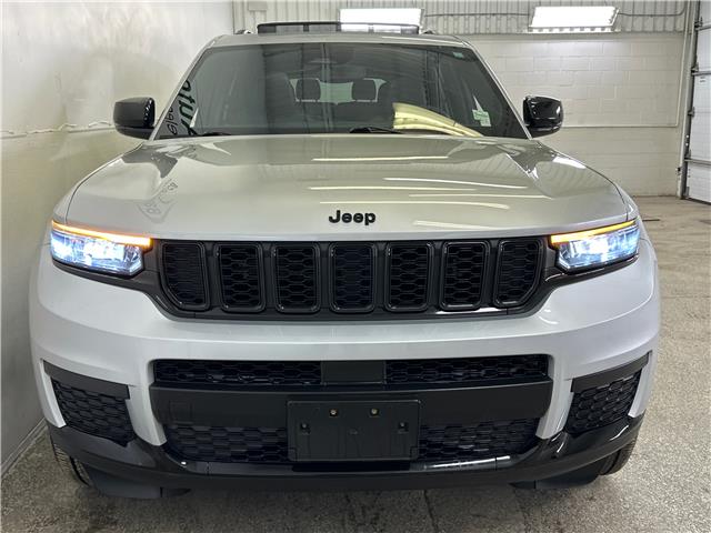 2024 Jeep Grand Cherokee L Altitude (Stk: 43562J) in Belleville - Image 2 of 28