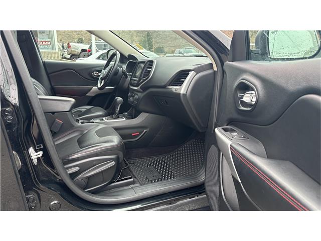 2018 Jeep Cherokee Trailhawk (Stk: TT080A) in Kamloops - Image 13 of 30