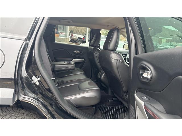 2018 Jeep Cherokee Trailhawk (Stk: TT080A) in Kamloops - Image 15 of 30