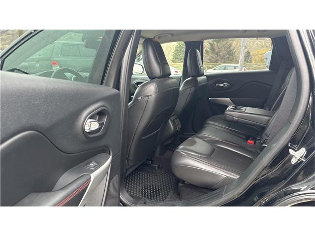 2018 Jeep Cherokee Trailhawk (Stk: TT080A) in Kamloops - Image 16 of 30