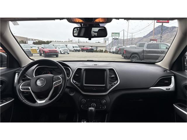 2018 Jeep Cherokee Trailhawk (Stk: TT080A) in Kamloops - Image 19 of 30