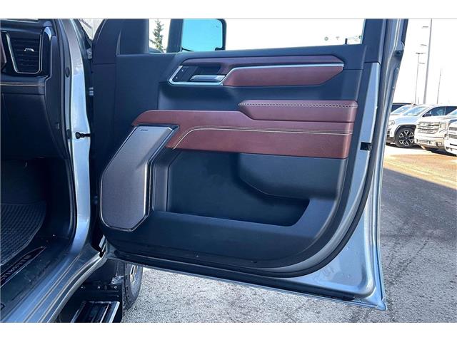 2024 GMC Sierra 3500HD Denali Ultimate (Stk: 12194U) in Calgary - Image 19 of 35