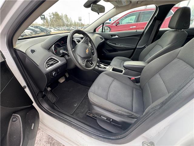 2018 Chevrolet Cruze LT Auto (Stk: 26-029-1) in Pembroke - Image 7 of 15