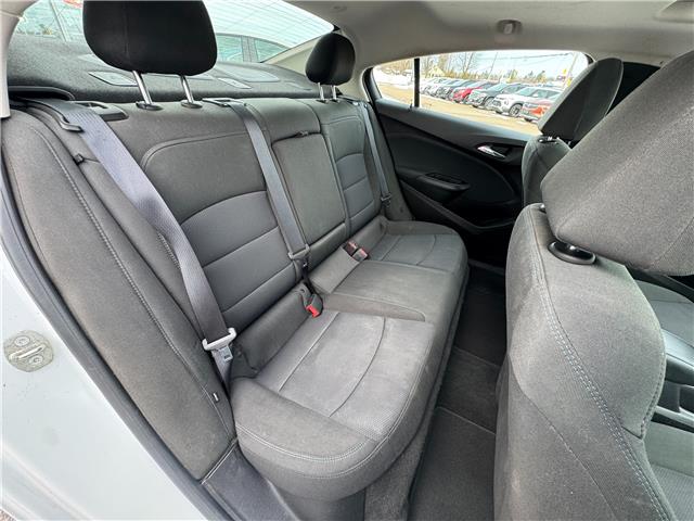 2018 Chevrolet Cruze LT Auto (Stk: 26-029-1) in Pembroke - Image 10 of 15