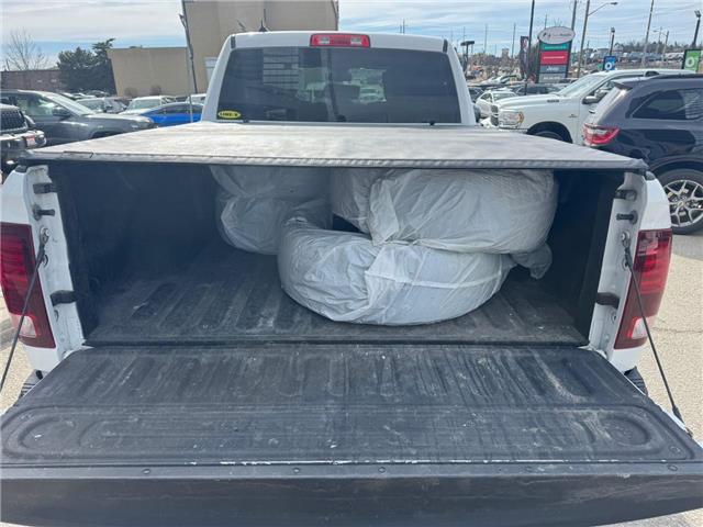 2022 RAM 1500 Classic SLT (Stk: 28343T) in Newmarket - Image 4 of 7