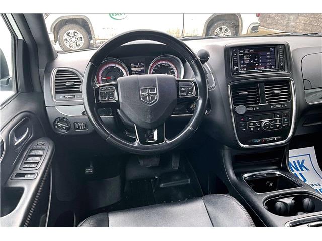 2020 Dodge Grand Caravan Premium Plus (Stk: 67186UA) in Calgary - Image 5 of 36 2020 Dodge Grand Caravan Premium Plus (Stk: 67186UA) in Calgary - Image 5 of 36