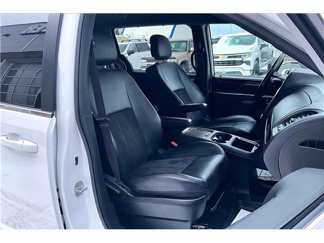 2020 Dodge Grand Caravan Premium Plus (Stk: 67186UA) in Calgary - Image 7 of 36 2020 Dodge Grand Caravan Premium Plus (Stk: 67186UA) in Calgary - Image 7 of 36