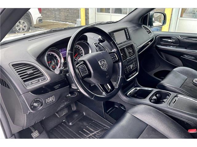 2020 Dodge Grand Caravan Premium Plus (Stk: 67186UA) in Calgary - Image 13 of 36 2020 Dodge Grand Caravan Premium Plus (Stk: 67186UA) in Calgary - Image 13 of 36