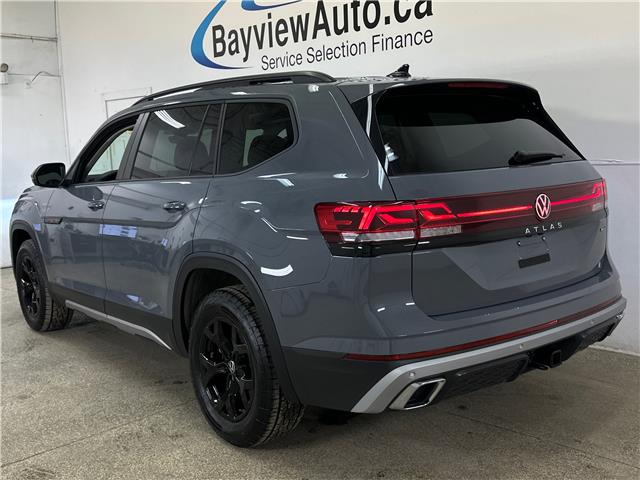 2024 Volkswagen Atlas 2.0 TSI Peak Edition (Stk: 43548J) in Belleville - Image 5 of 30