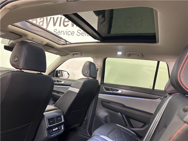 2024 Volkswagen Atlas 2.0 TSI Peak Edition (Stk: 43548J) in Belleville - Image 11 of 30