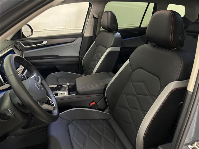 2024 Volkswagen Atlas 2.0 TSI Peak Edition (Stk: 43548J) in Belleville - Image 16 of 30