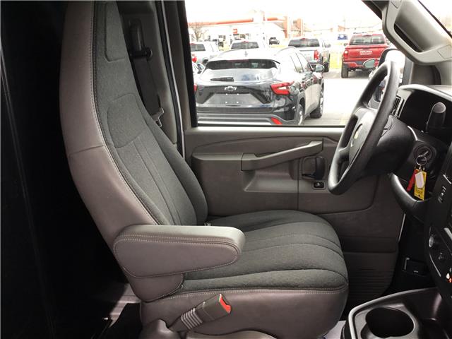 2024 Chevrolet Express 2500 Work Van (Stk: R0118) in Cornwall - Image 6 of 28