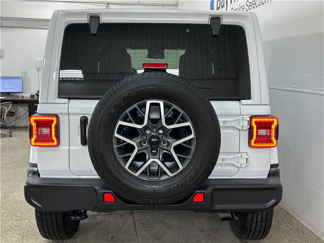 2024 Jeep Wrangler Sahara (Stk: 43664J) in Belleville - Image 6 of 32