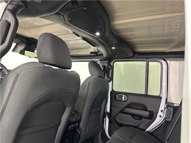 2024 Jeep Wrangler Sahara (Stk: 43664J) in Belleville - Image 8 of 32