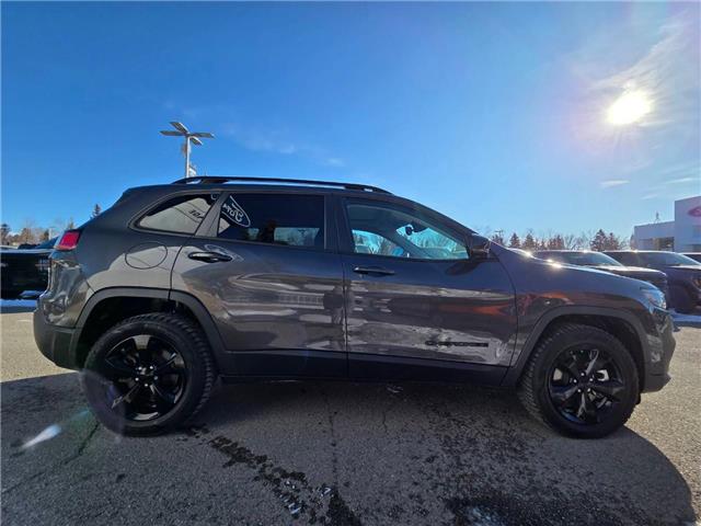 2023 Jeep Cherokee Altitude (Stk: 7106) in Calgary - Image 3 of 9