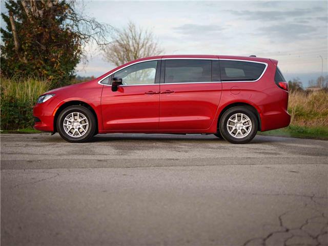 2026 Chrysler Grand Caravan SXT (Stk: T187182) in Surrey - Image 3 of 21