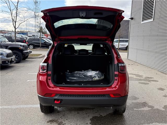 2026 Jeep Compass Trailhawk (Stk: 26211) in London - Image 6 of 26