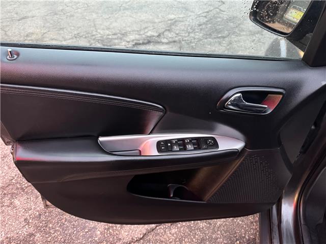 2016 Dodge Journey SXT/Limited (Stk: 2602063) in Waterloo - Image 11 of 23