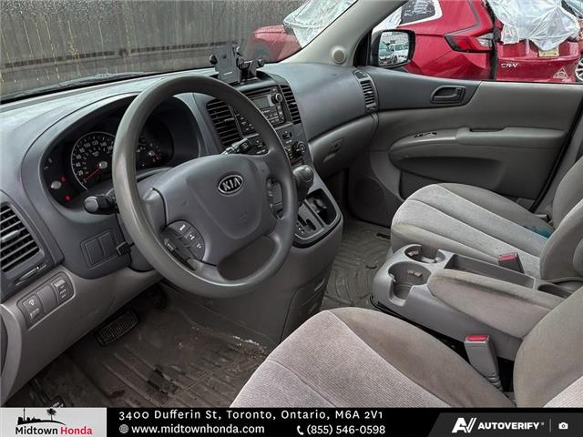 2011 Kia Sedona LX (Stk: B2501759) in North York - Image 17 of 29