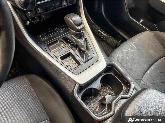 2021 Toyota RAV4 LE (Stk: 165391) in London - Image 18 of 26