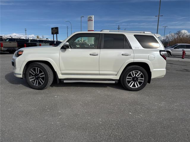2016 Toyota 4Runner SR5 (Stk: X369732B) in Cranbrook - Image 2 of 20