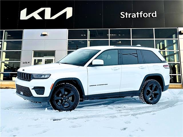 2023 Jeep Grand Cherokee Laredo (Stk: P22684) in Stratford - Image 1 of 11