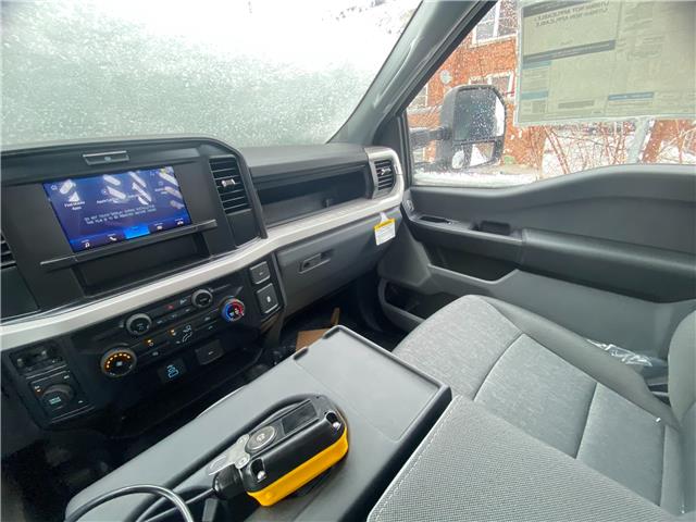 2026 Ford F-550 Chassis  (Stk: 2600850) in Ottawa - Image 9 of 17