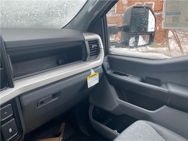 2026 Ford F-550 Chassis  (Stk: 2600850) in Ottawa - Image 10 of 17