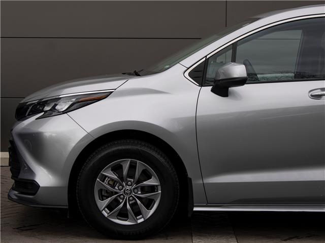 2025 Toyota Sienna XLE 8-Passenger (Stk: PR4993) in Windsor - Image 3 of 25