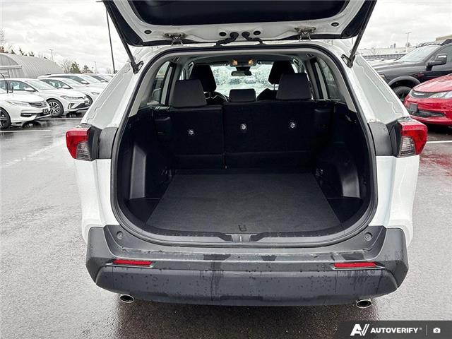 2021 Toyota RAV4 LE (Stk: 165391) in London - Image 13 of 26