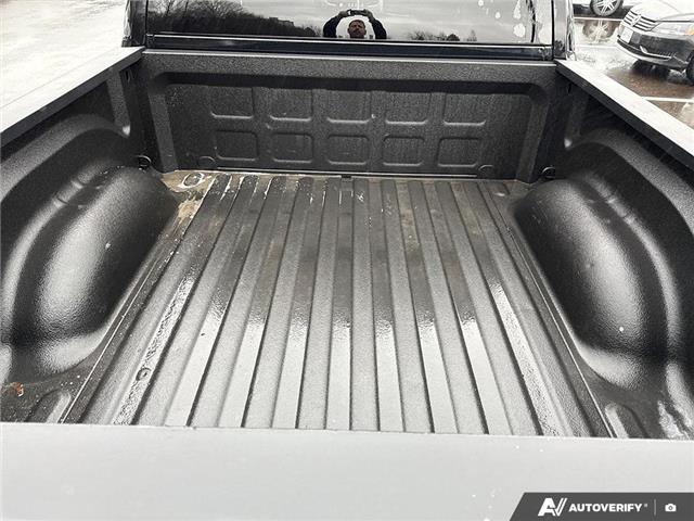 2021 RAM 1500 Classic SLT (Stk: 165105) in London - Image 10 of 19
