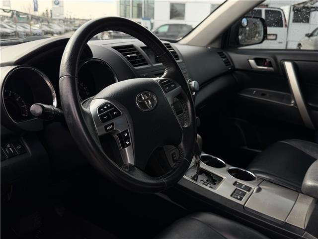 2013 Toyota Highlander V6 (Stk: 260377B) in Calgary - Image 5 of 19