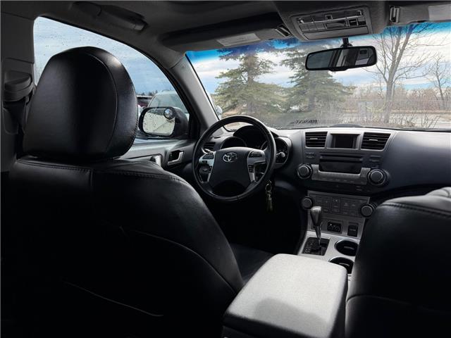 2013 Toyota Highlander V6 (Stk: 260377B) in Calgary - Image 17 of 19