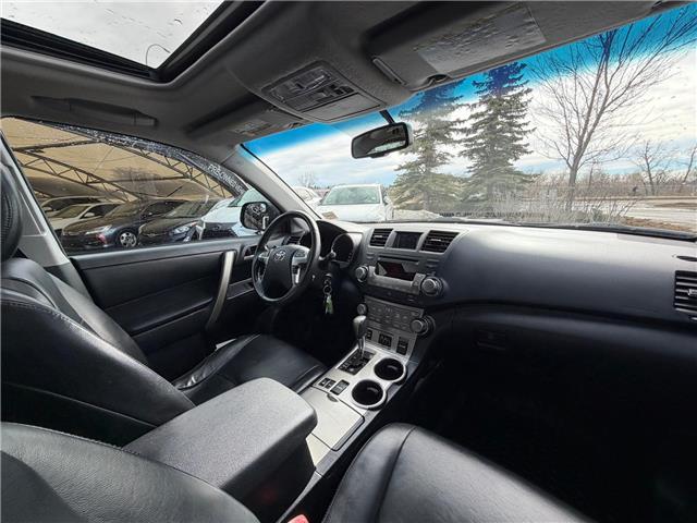 2013 Toyota Highlander V6 (Stk: 260377B) in Calgary - Image 9 of 19