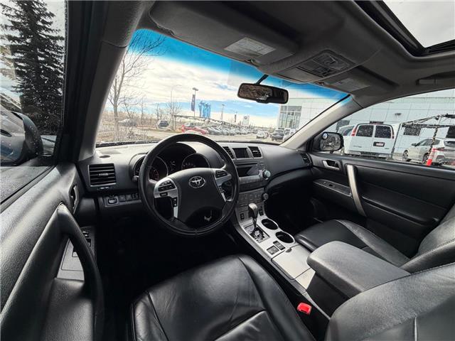 2013 Toyota Highlander V6 (Stk: 260377B) in Calgary - Image 7 of 19