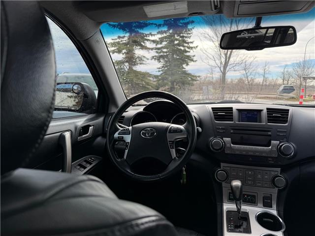 2013 Toyota Highlander V6 (Stk: 260377B) in Calgary - Image 10 of 19
