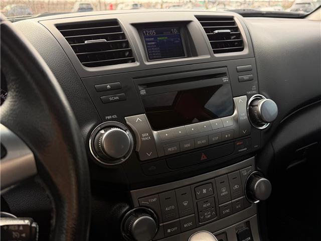 2013 Toyota Highlander V6 (Stk: 260377B) in Calgary - Image 14 of 19