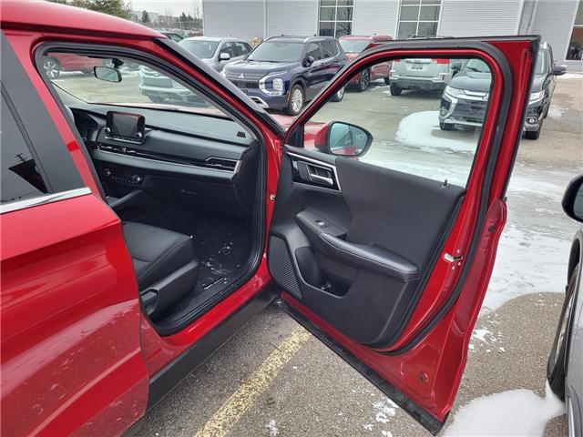 2024 Mitsubishi Outlander ES (Stk: 00835) in Barrie - Image 4 of 21