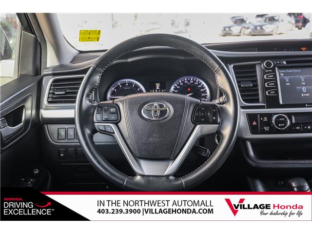 2016 Toyota Highlander XLE (Stk: B8995A) in Calgary - Image 15 of 34