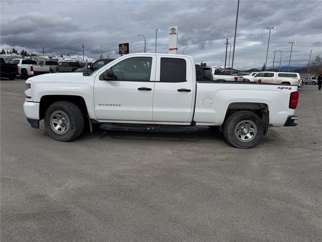 2017 Chevrolet Silverado 1500 Silverado Custom (Stk: Z313591W) in Cranbrook - Image 2 of 18