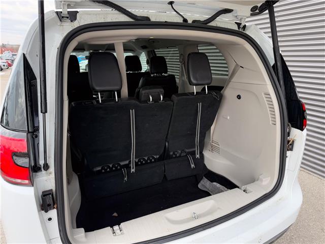 2023 Chrysler Pacifica Touring-L (Stk: U11121) in London - Image 7 of 28