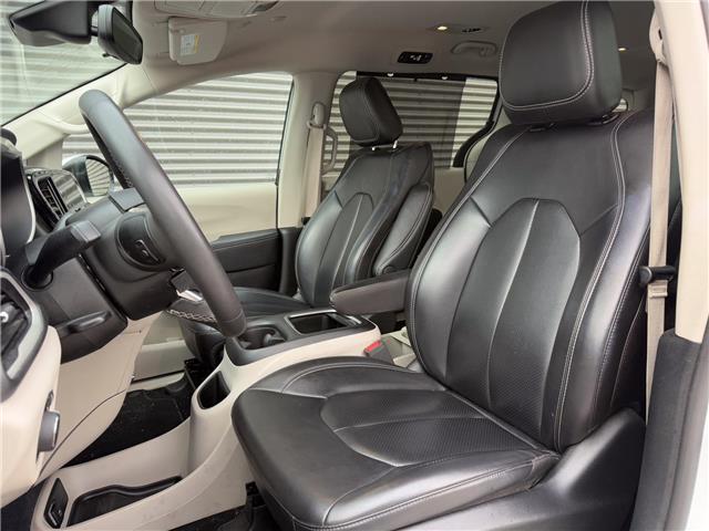 2023 Chrysler Pacifica Touring-L (Stk: U11121) in London - Image 9 of 28