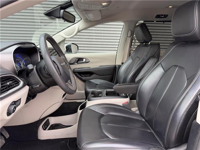 2023 Chrysler Pacifica Touring-L (Stk: U11121) in London - Image 10 of 28