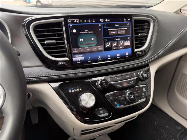 2023 Chrysler Pacifica Touring-L (Stk: U11121) in London - Image 18 of 28