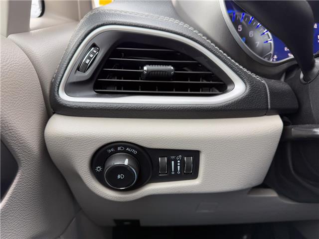 2023 Chrysler Pacifica Touring-L (Stk: U11121) in London - Image 24 of 28